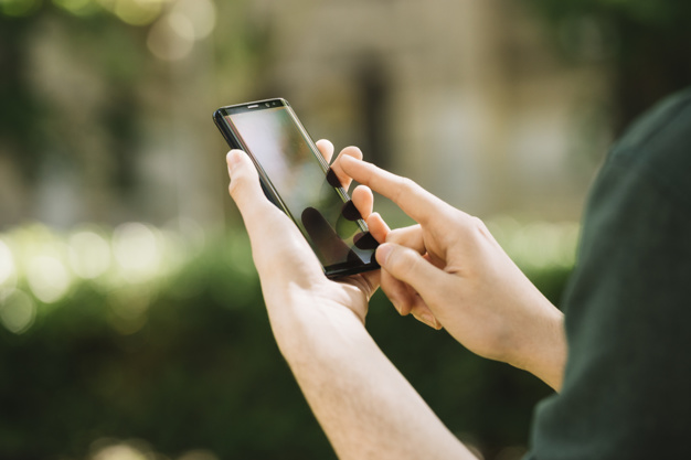 Why You Should Take a Break from Your Phone While on Vacation
